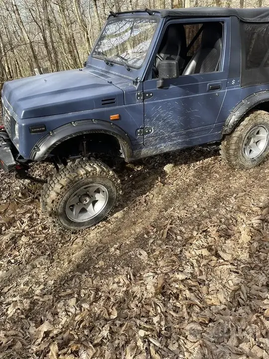 Suzuki Samurai 1990 photo 2