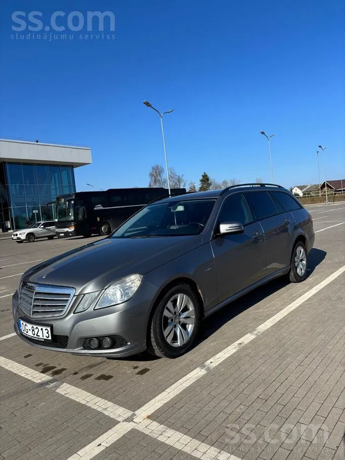Mercedes-Benz E200 2012 photo 2
