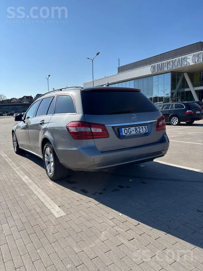 Mercedes-Benz E200 2012 photo 3