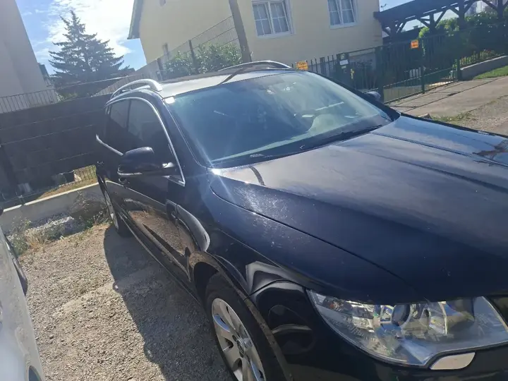 Skoda Superb 2011 photo 3