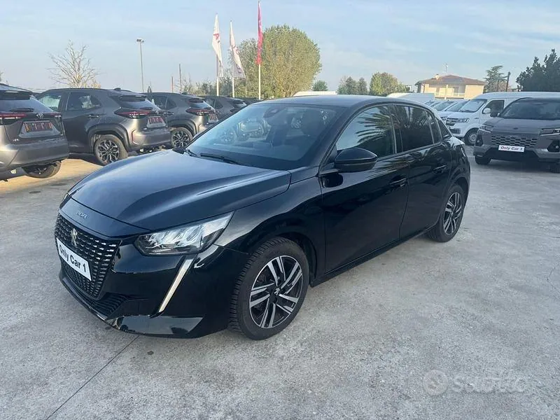 Peugeot 208 2023 photo 2