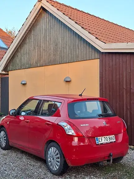 Suzuki Swift 2011 photo 2