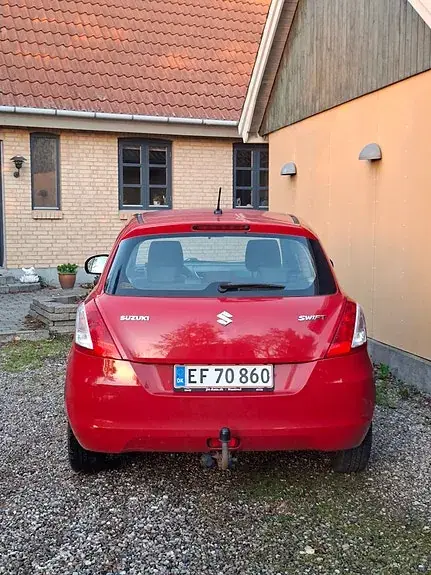 Suzuki Swift 2011 photo 3