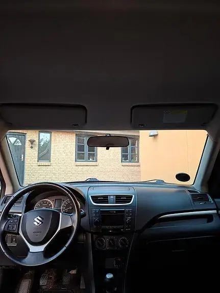 Suzuki Swift 2011 photo 4