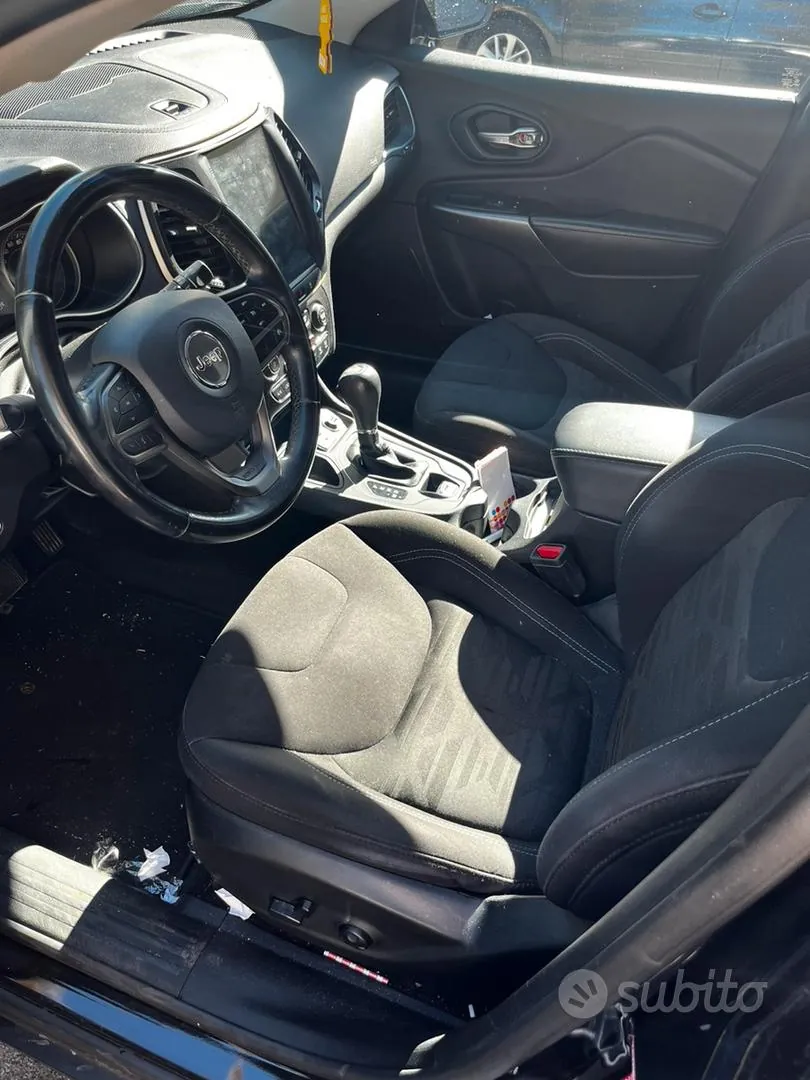 Jeep Cherokee 2019 photo 4