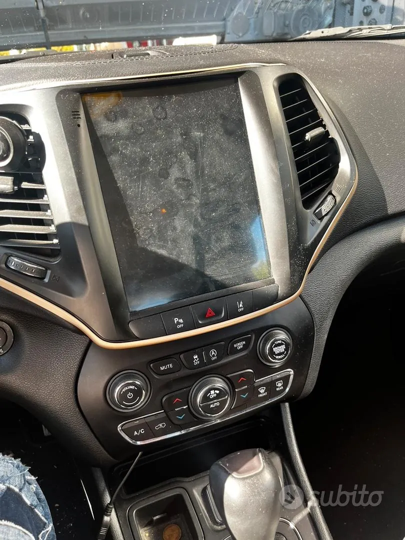 Jeep Cherokee 2019 photo 2
