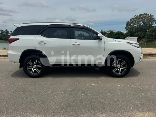 Toyota Fortuner 2018 photo 4