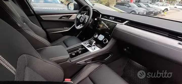 Jaguar F-Pace 2024 photo 3