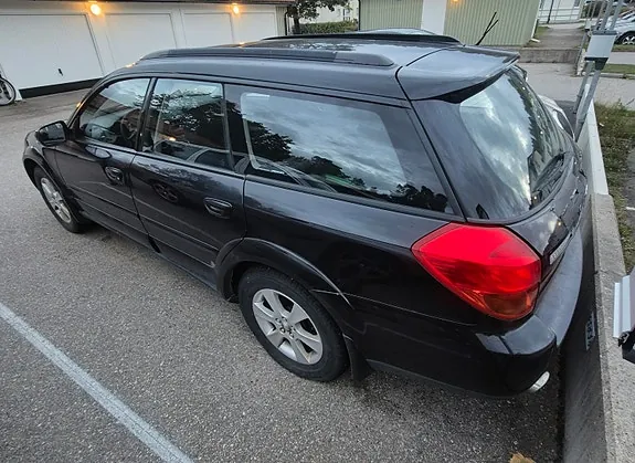 Subaru Outback 2004 photo 2
