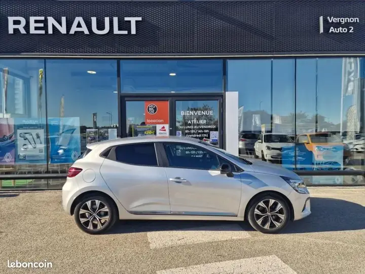 Renault Clio 2023 photo 2