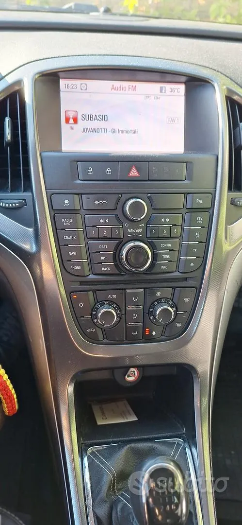 Opel Astra 2012 photo 4
