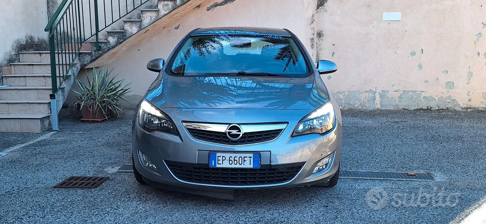 Opel Astra 2012 photo 2