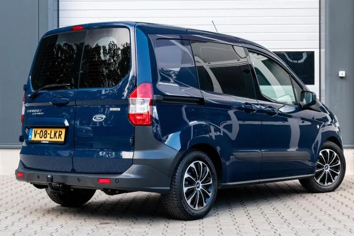Ford Transit Courier 2015 photo 2