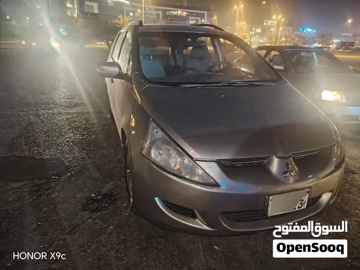 Mitsubishi Grandis 2007 photo 2