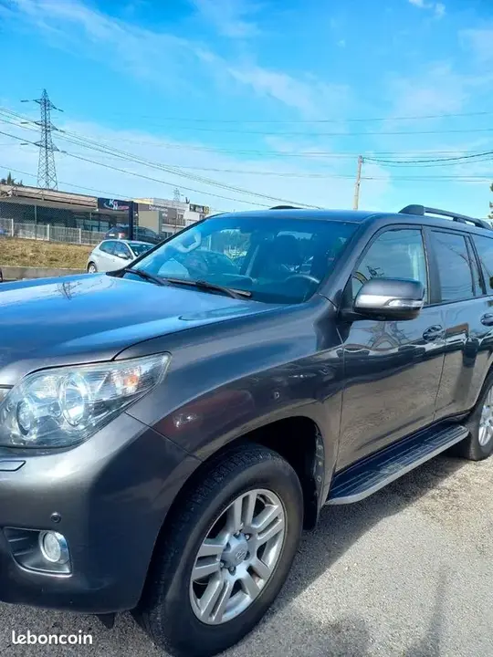 Toyota Land Cruiser 2011 photo 2