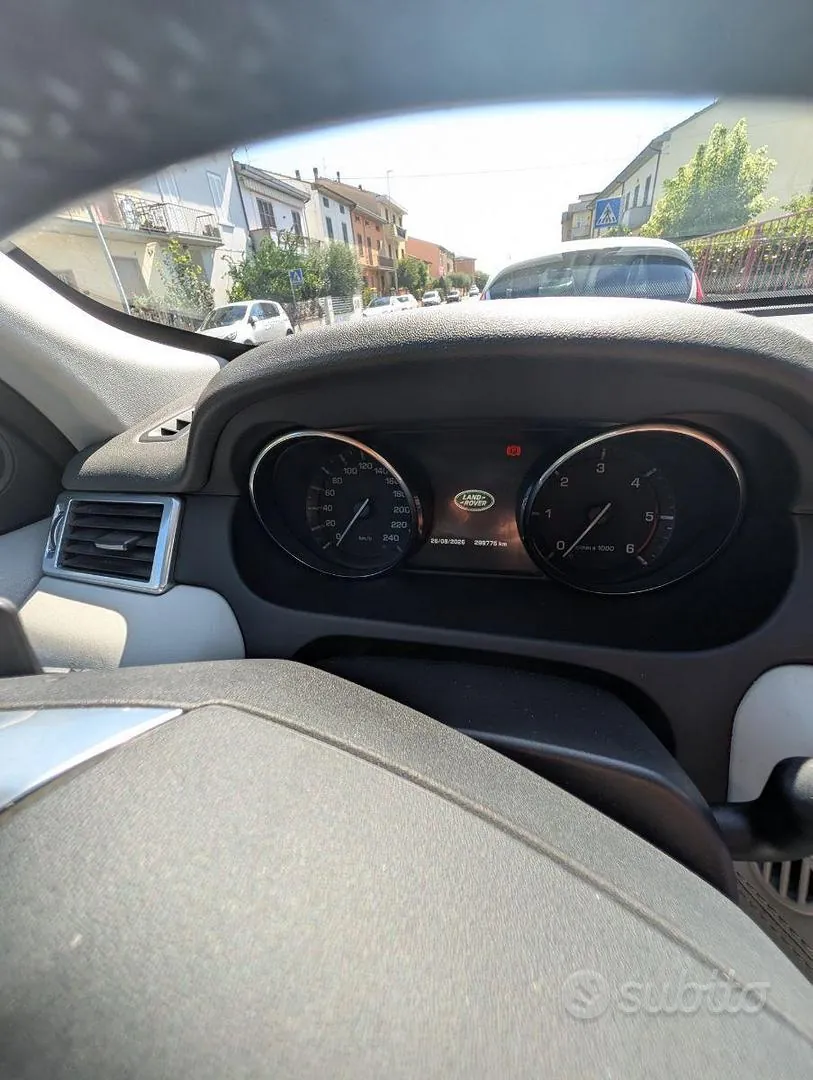 Land Rover Discovery Sport 2015 photo 3