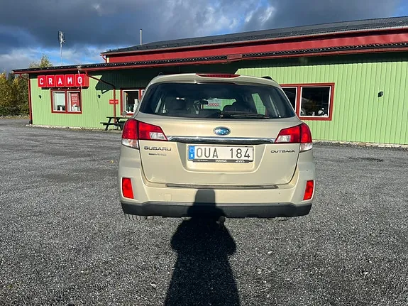 Subaru Outback 2011 photo 4