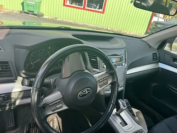 Subaru Outback 2011 photo 5