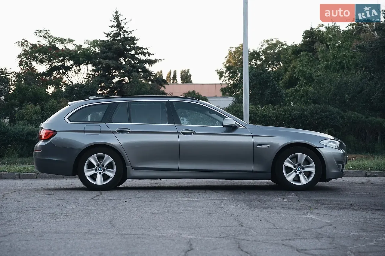 BMW 5 Series 2012 photo 3