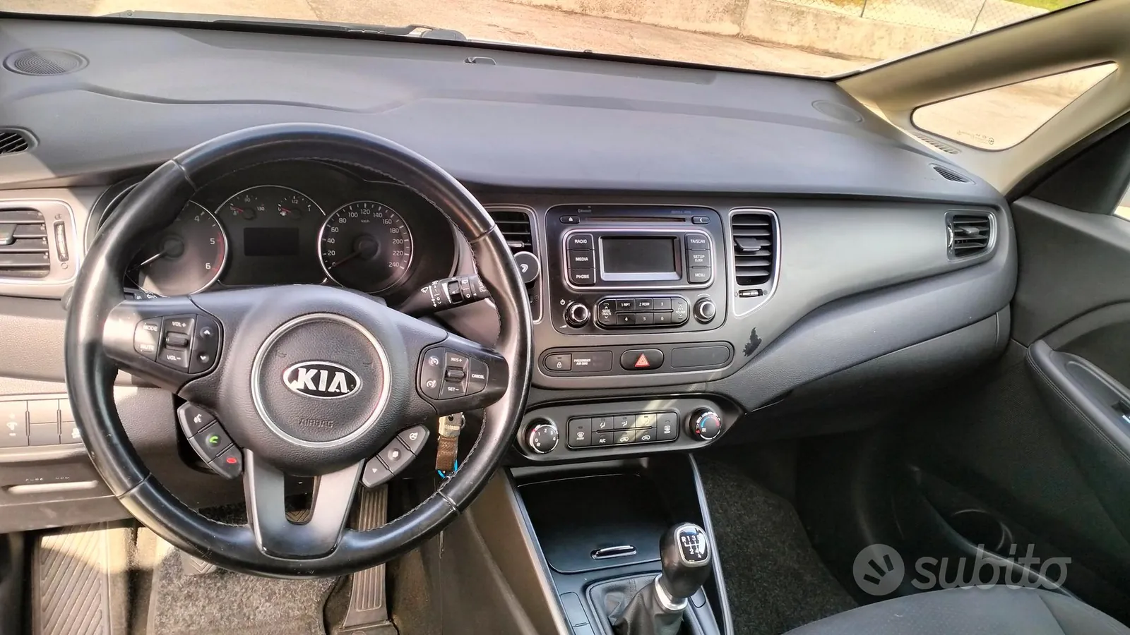 Kia Carens 2013 photo 3
