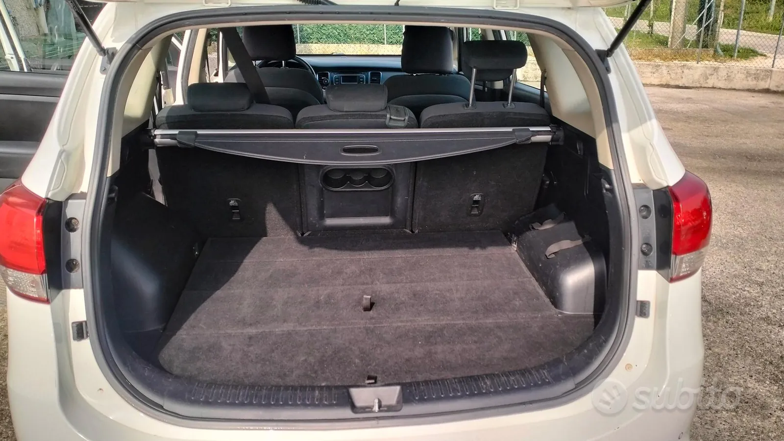 Kia Carens 2013 photo 2