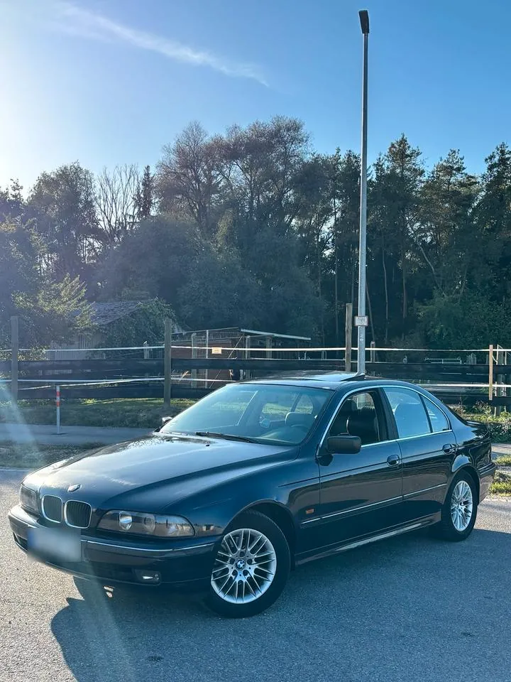 BMW 523I