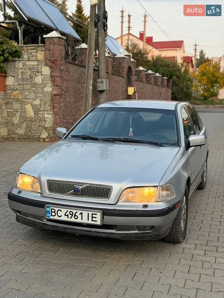 Volvo V40 2000 photo 3