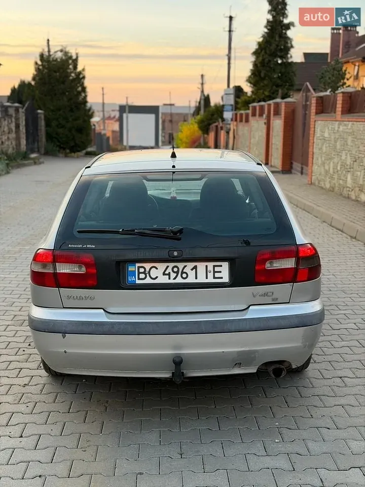 Volvo V40 2000 photo 4