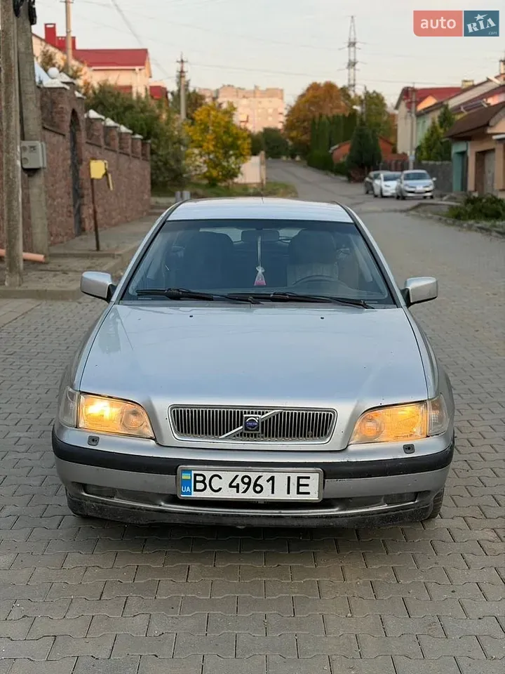 Volvo V40 2000 photo 2