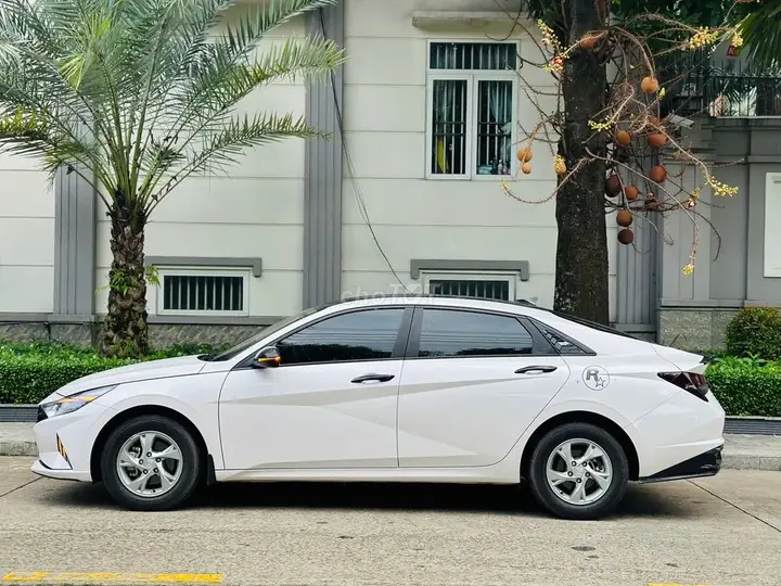 Hyundai Elantra 2023 photo 4