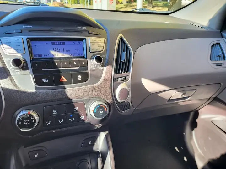 Hyundai Tucson 2012 photo 2