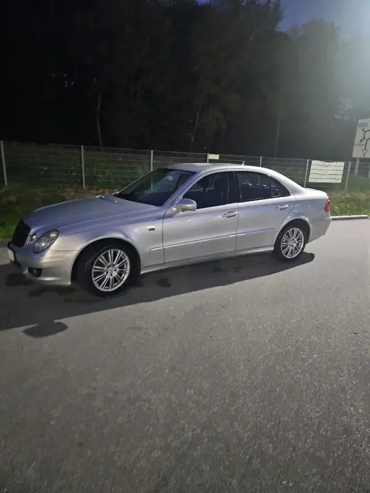 Mercedes-Benz E-Class 2008 photo 2