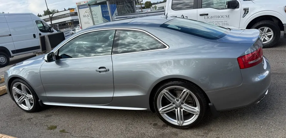 Audi S5 2010 photo 2