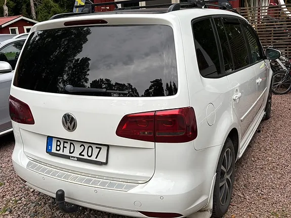 Volkswagen Touran 2015 photo 2