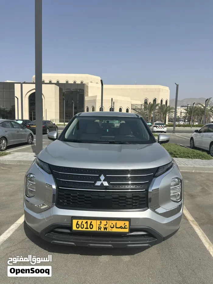 Mitsubishi Outlander 2023 photo 2