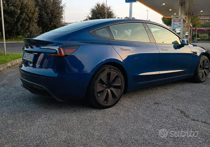 Tesla Model 3 2024 photo 3