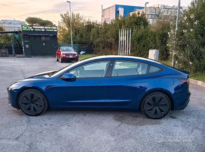 Tesla Model 3 2024 photo 2