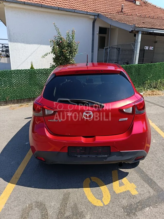 Mazda 2 2015 photo 4