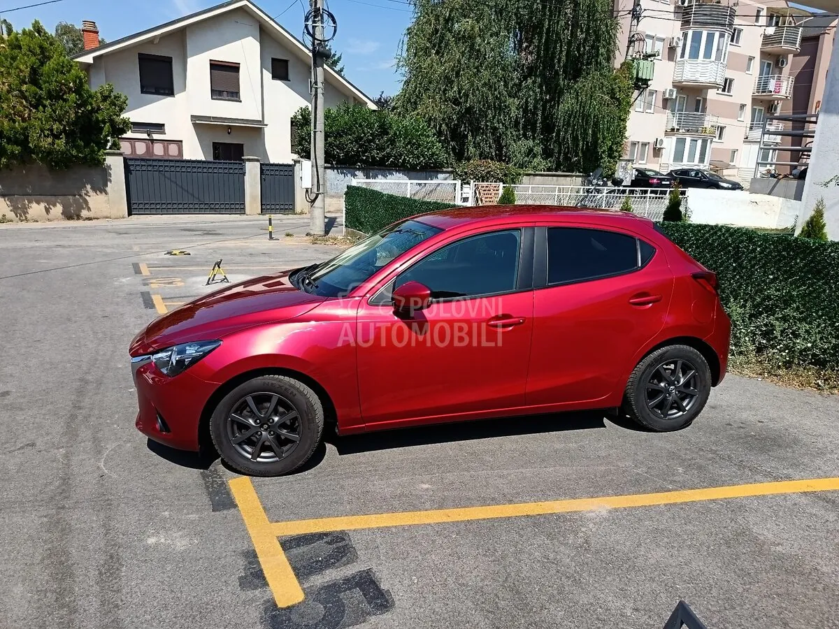 Mazda 2 2015 photo 2