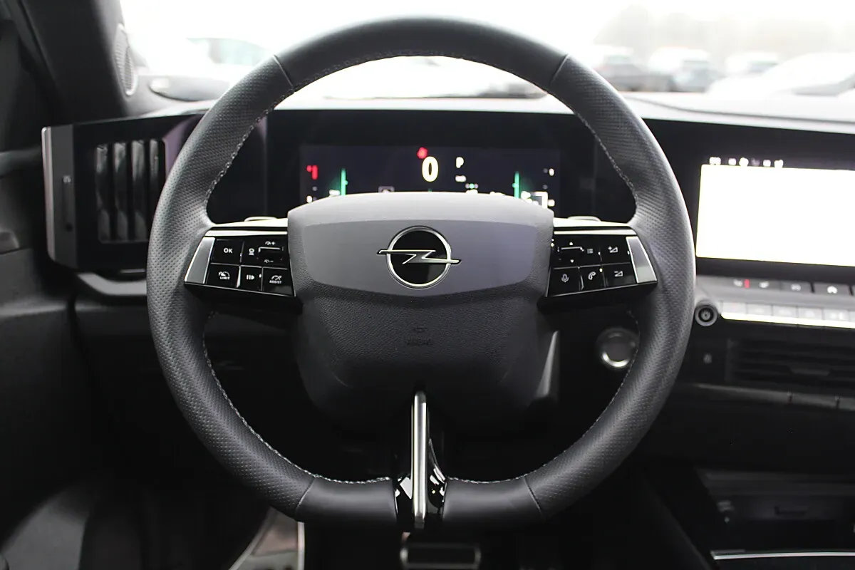 Opel Astra 2024 photo 3