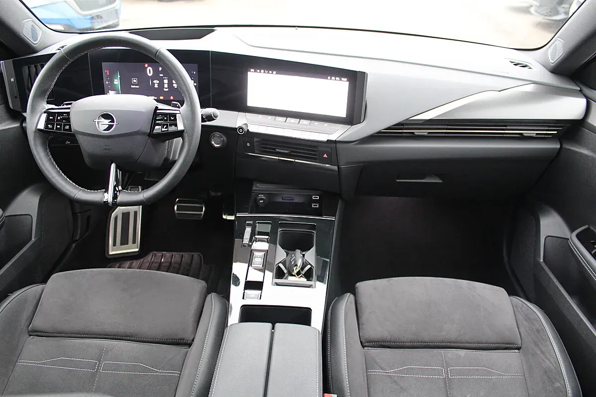Opel Astra 2024 photo 2