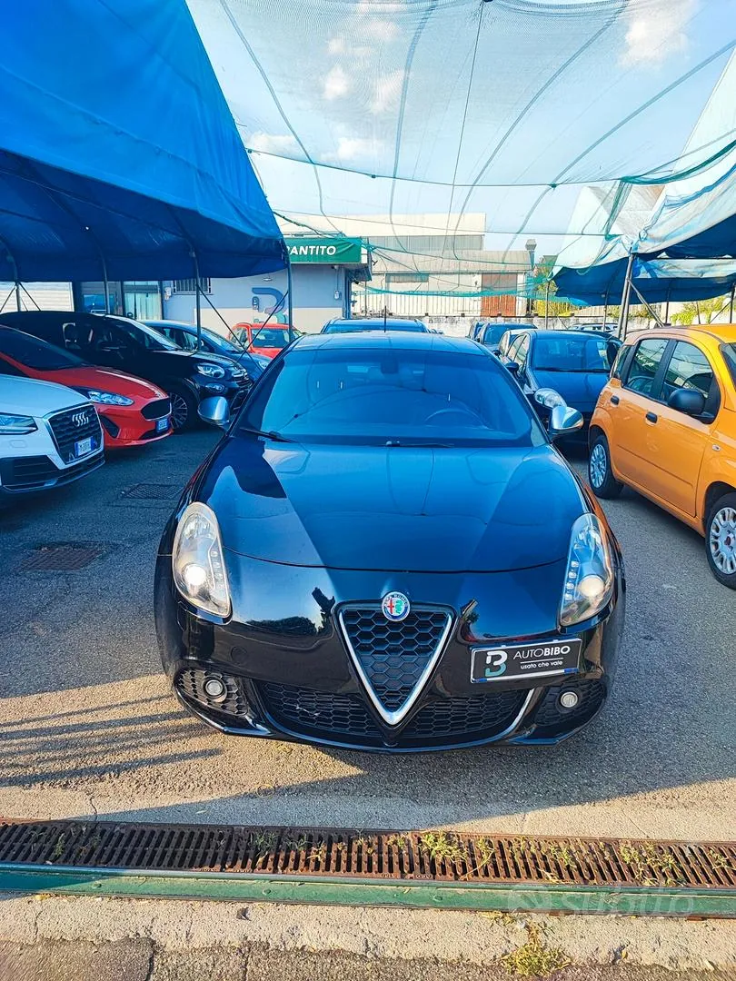 Alfa Romeo Giulietta 2011 photo 2