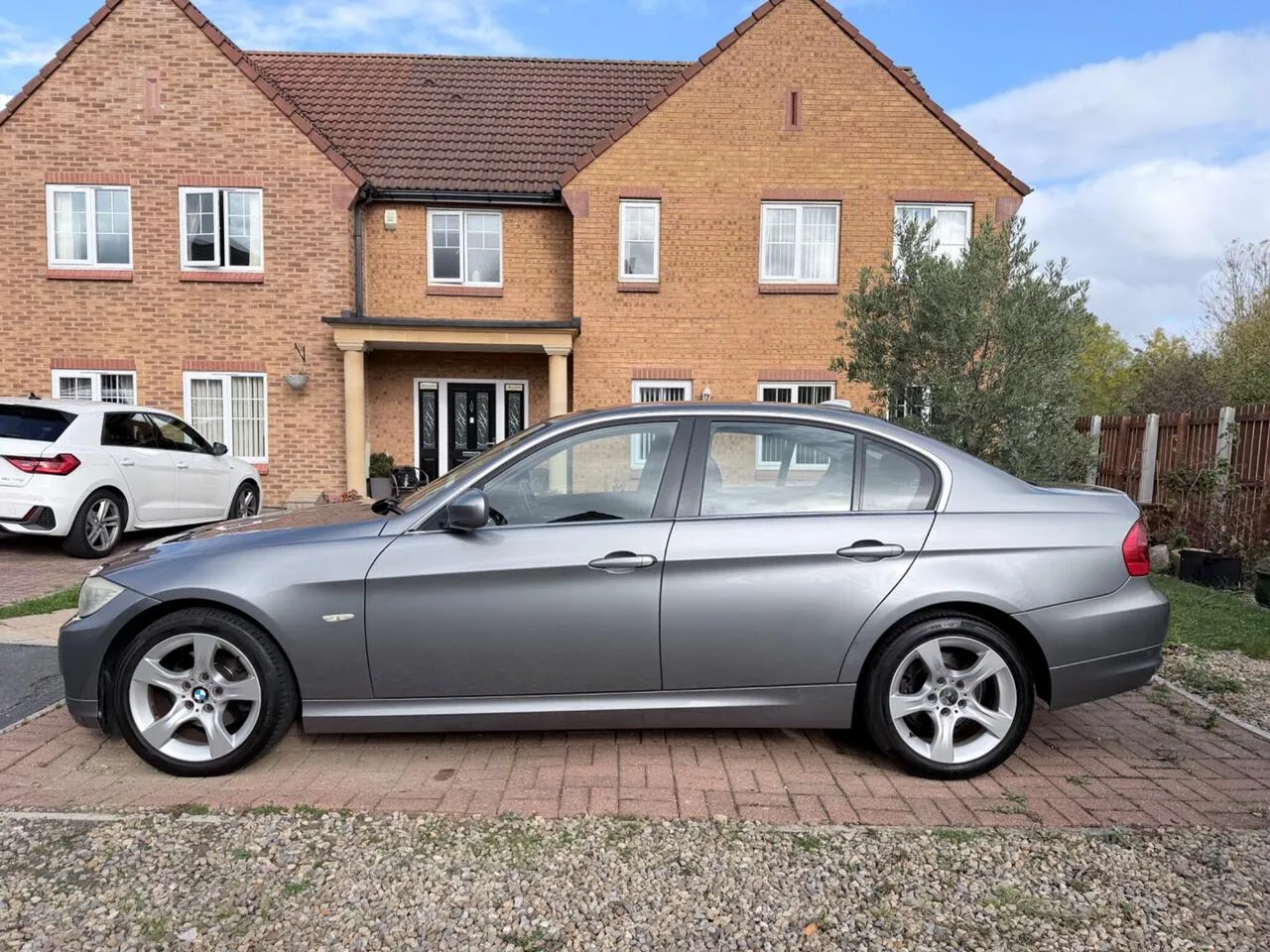 BMW 3 Series 2011 photo 3