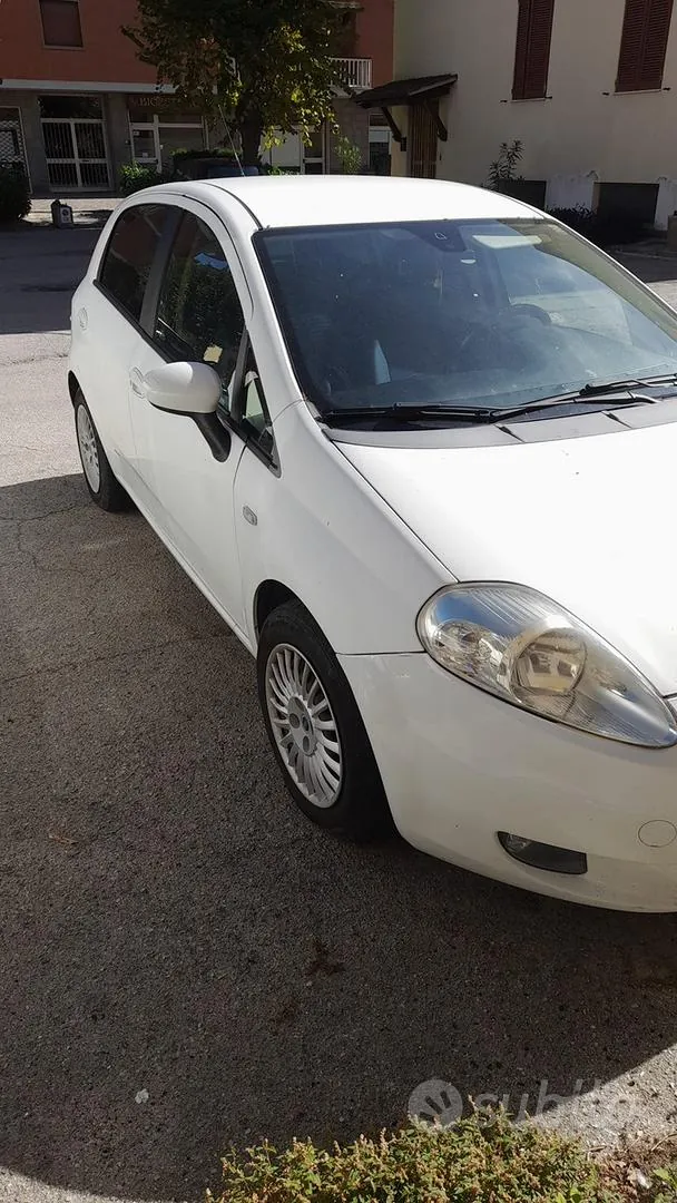 Fiat Grande Punto 2008 photo 2