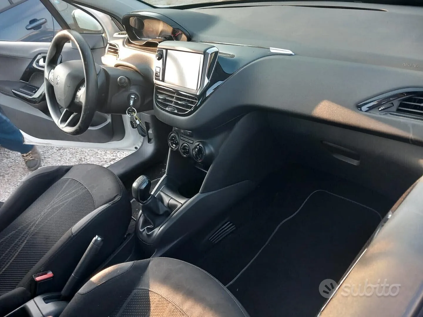Peugeot 208 2012 photo 5