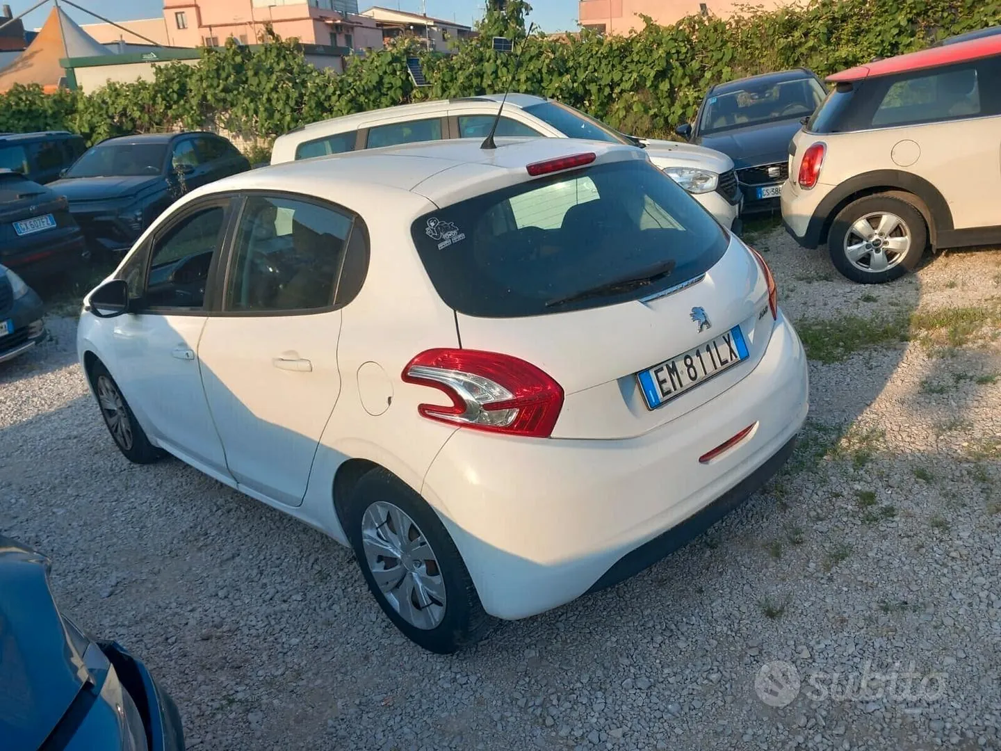 Peugeot 208 2012 photo 2