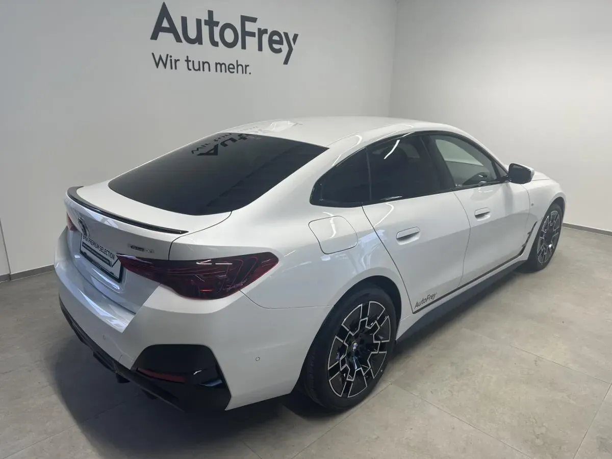 BMW I4 2026 photo 3