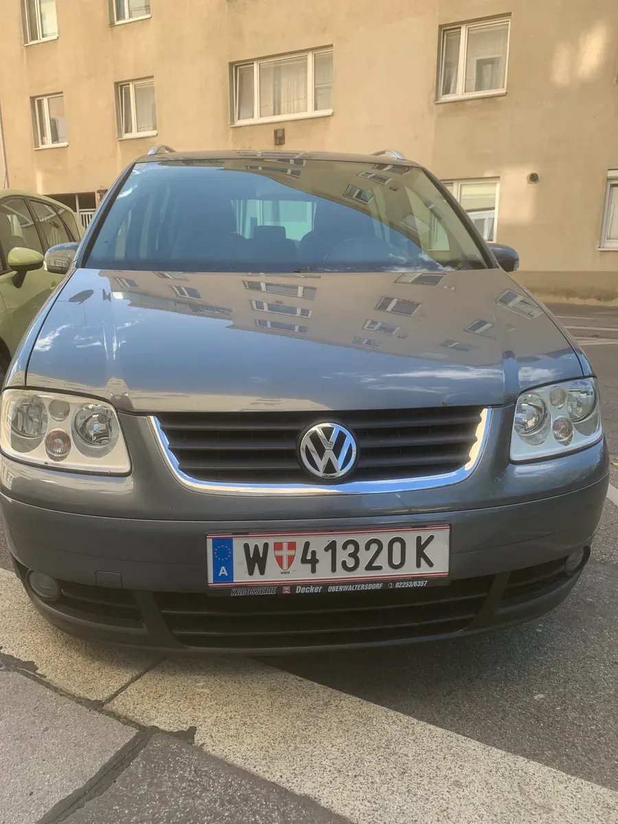 Volkswagen Touran 2003 photo 2
