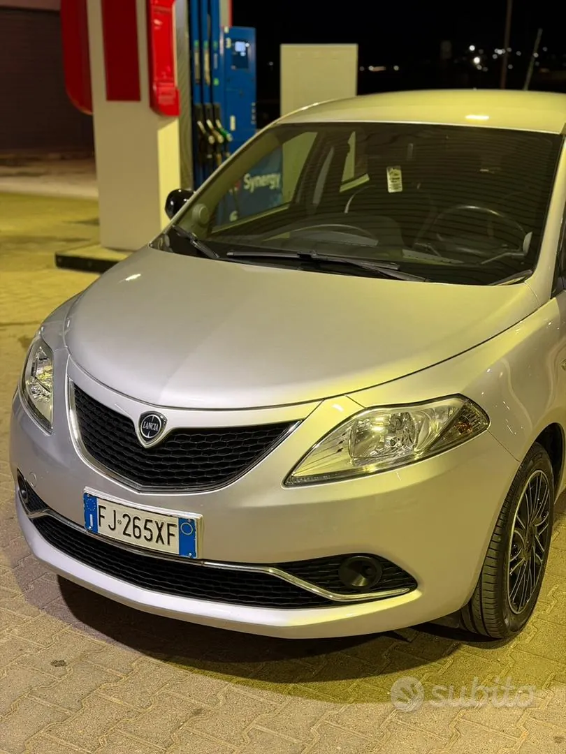 Lancia Ypsilon 2017 photo 2