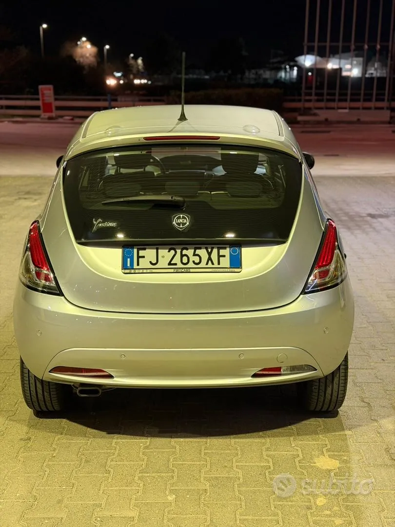 Lancia Ypsilon